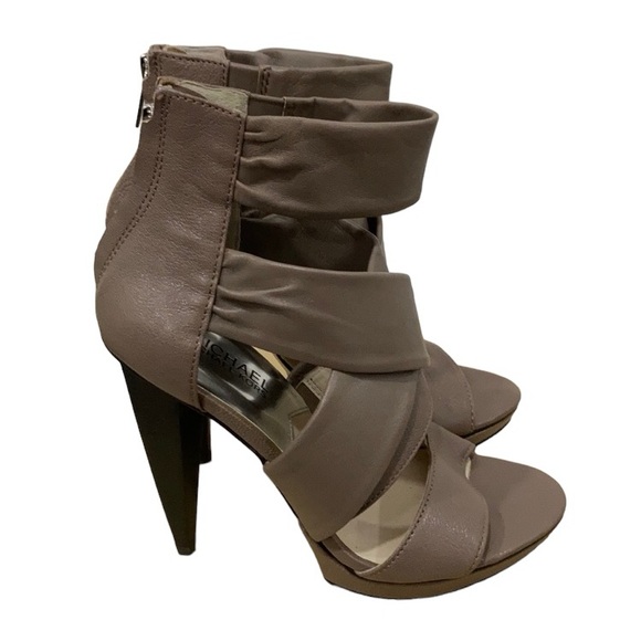 MICHAEL KORS HEELS WITH ORIGINAL BOX - Picture 2 of 9